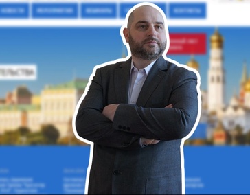 Грудь его в медалях, ленты в якорях