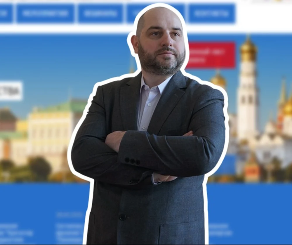 Грудь его в медалях, ленты в якорях!