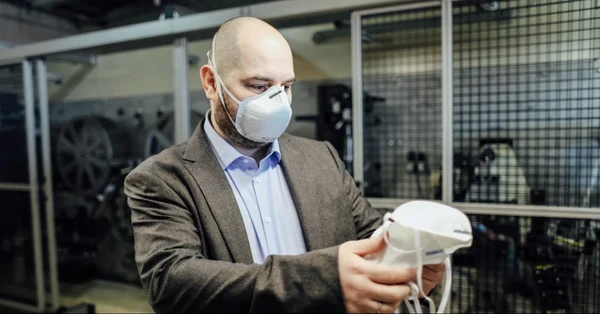 Почему в России возник дефицит масок.